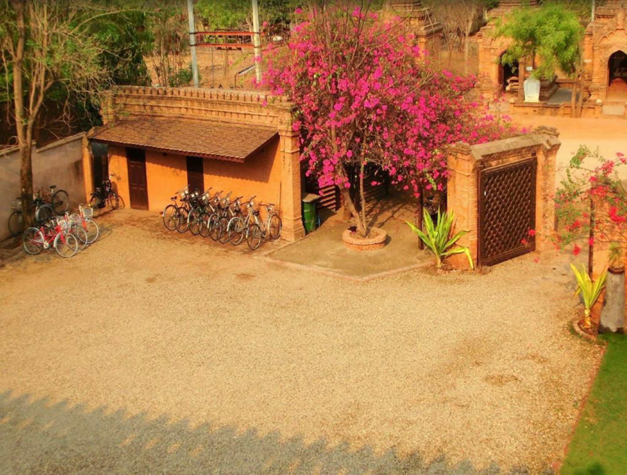 Thurizza Hotel Bagan Esterno foto